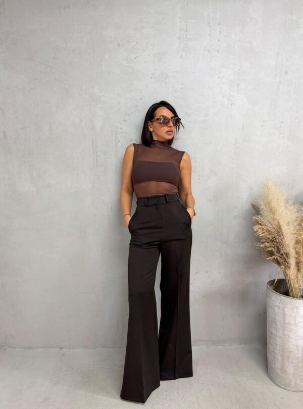Trendi tamno braon zvonaste pantalone visokog struka
