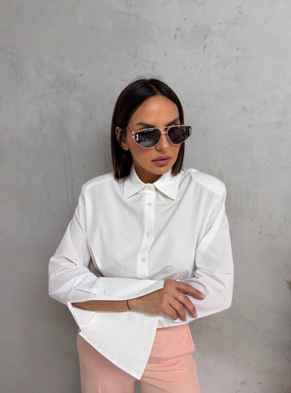 Basic bela košulja klasičnog kroja sa visokim manžetnama