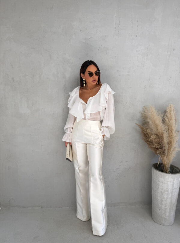 Bela bluza dugih rukava bogata karnerima sa V izrezom