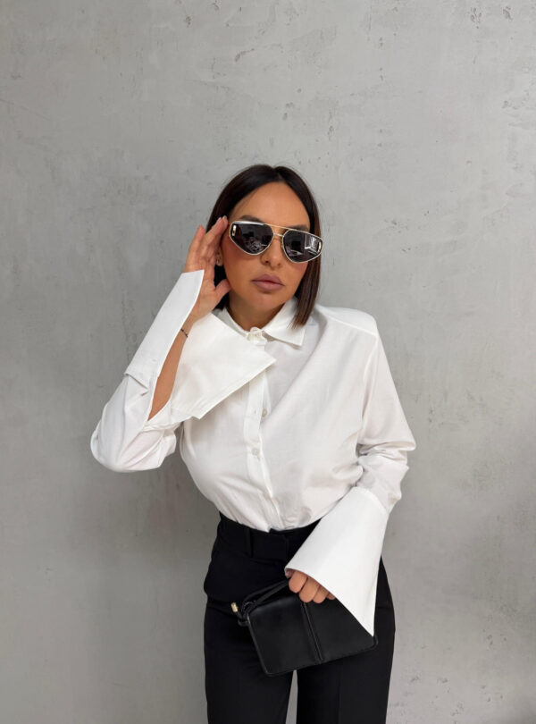 Basic bela košulja klasičnog kroja sa visokim manžetnama