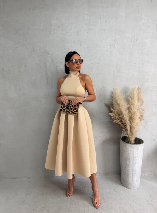 Midi elegantna bež haljina A kroja sa halter izrezom i rolkom