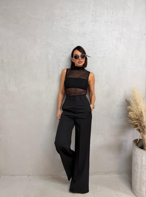 Crna polu-transparentna rolka bez rukava sa topom