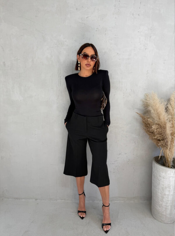 Crna basic bluza dugih rukava sa naramenicama od tanke viskoze sa elastinom