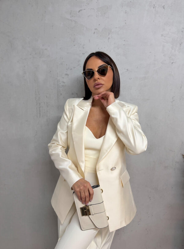 Elegantni beli svetlucavi ženski sako