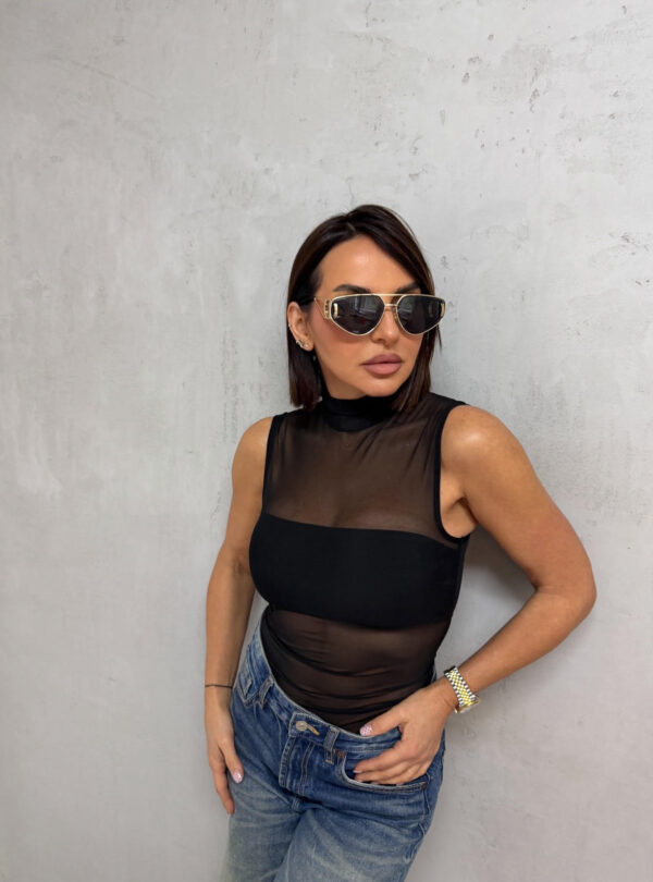 Crna polu-transparentna rolka bez rukava sa topom