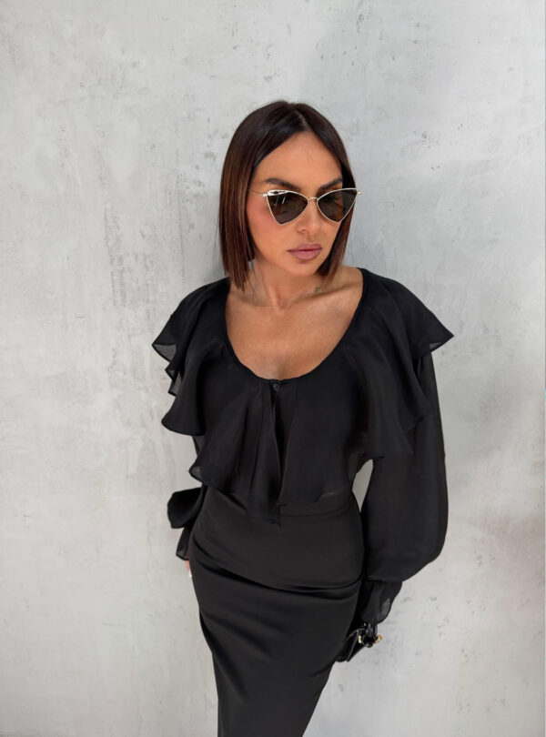 Crna bluza dugih rukava bogata karnerima sa V izrezom