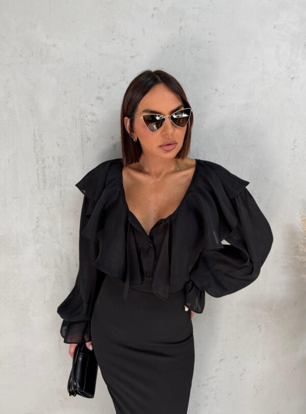 Crna bluza dugih rukava bogata karnerima sa V izrezom