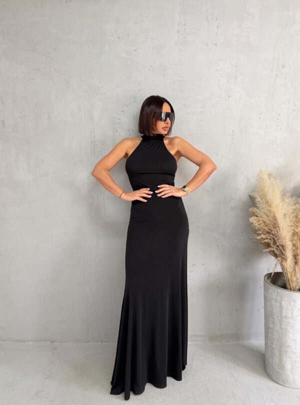 Duga crna uska elegantna haljina halter dekoltea i rolka kragnom