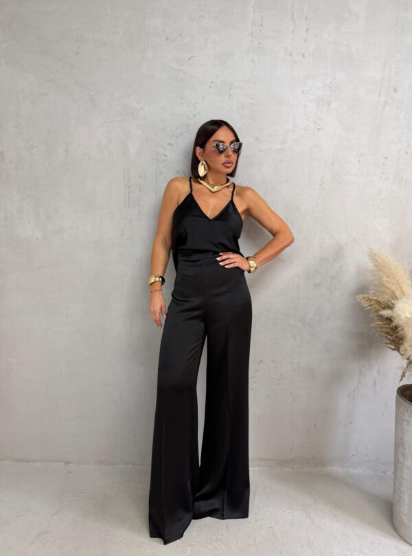 Crne satenske zvonaste pantalone visokog struka