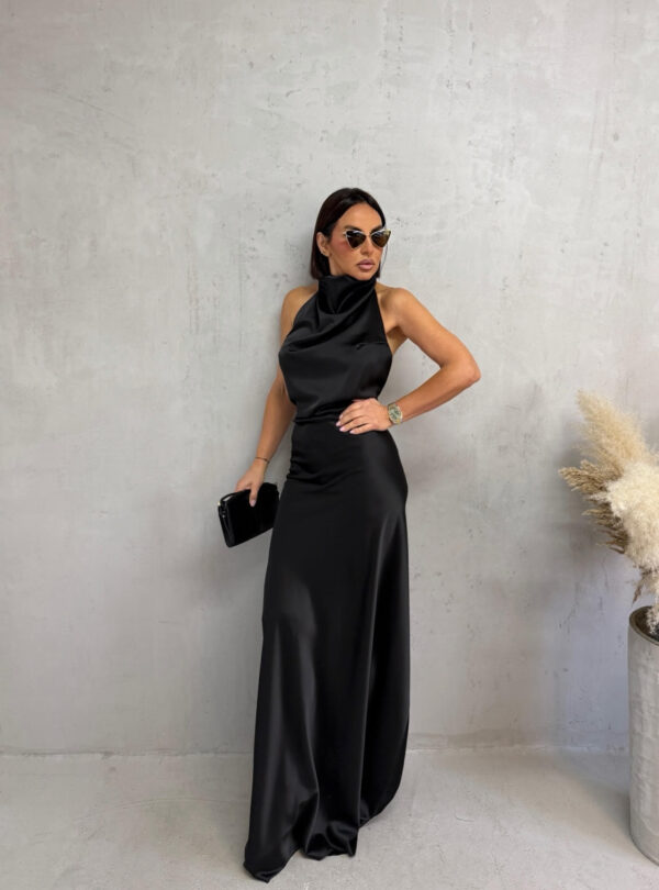 Duga crna satenska elegantna haljina otvorenih leđa i nabranog dekoltea