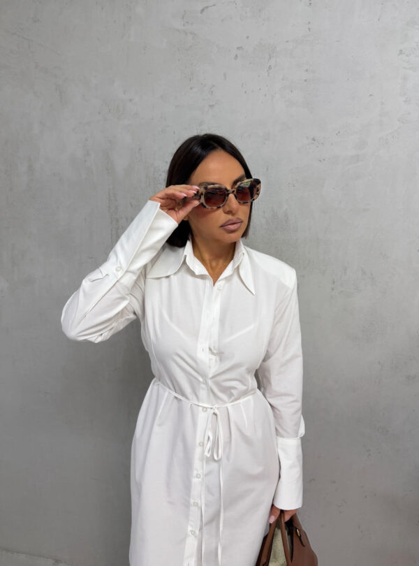 Duga bela košulja haljina sa pojasom na vezivanje i visokim manžetnama