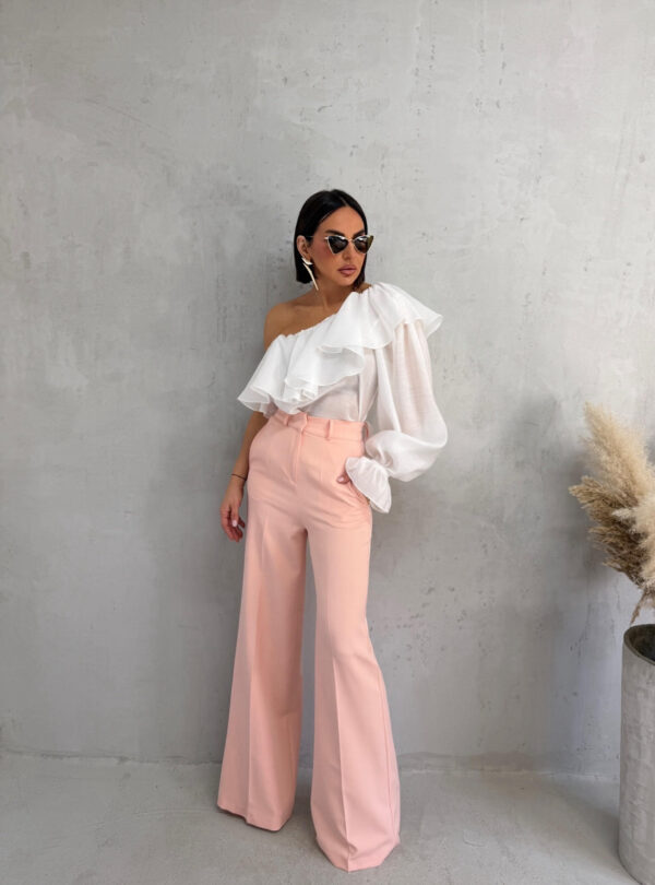 Zvonaste pastelno roze pantalone visokog struka kosih džepova sa skrivenim rajsferšlusom