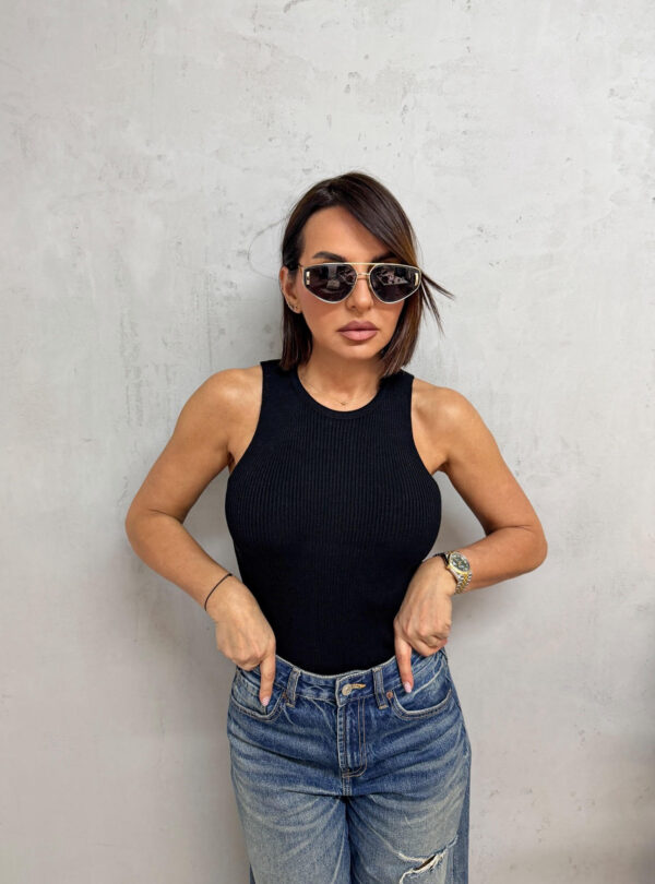 Crna basic rebrasta majica bez rukava od trikotaže