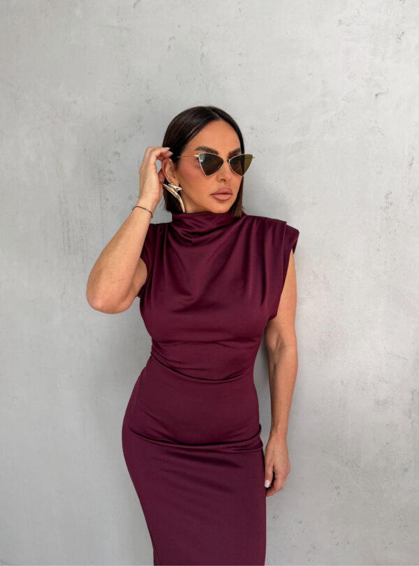 Midi bordo uska haljina sa naglašenim ramenima