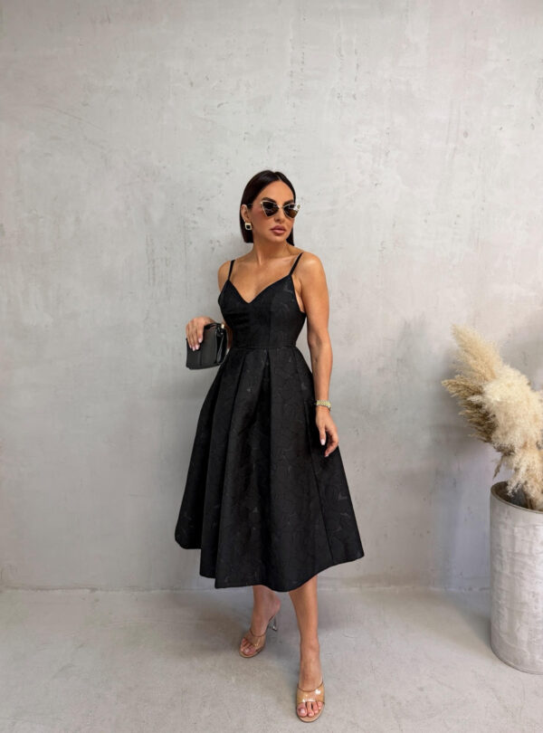 Midi elegantna crna cvetna haljina na bretele A kroja sa džepovima