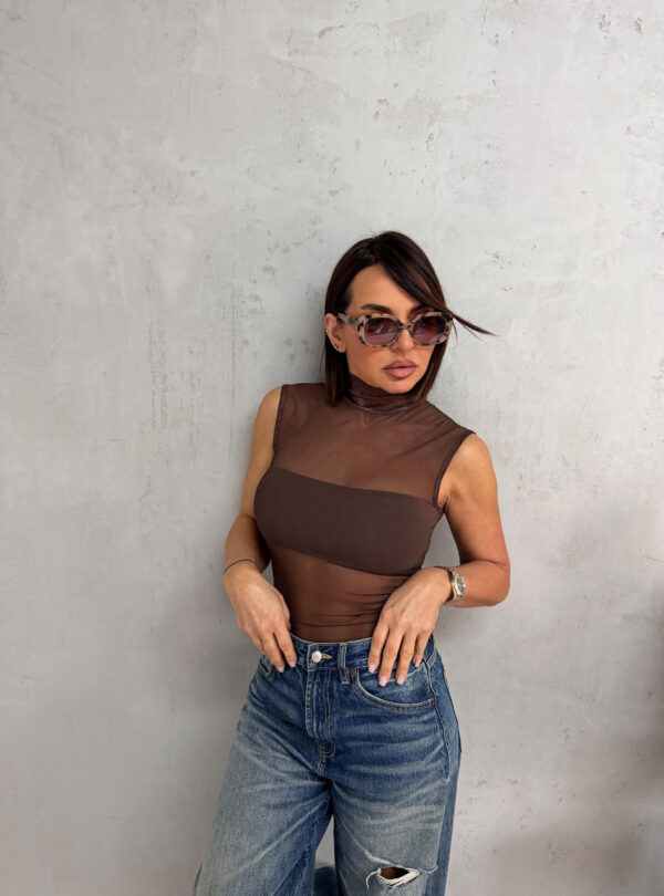 Braon polu-transparentna rolka bez rukava sa topom