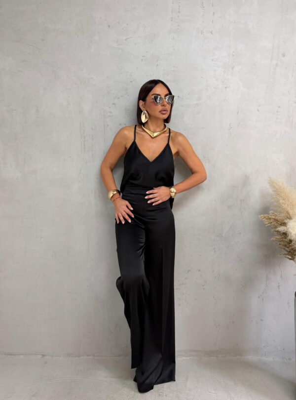 Crne satenske zvonaste pantalone visokog struka