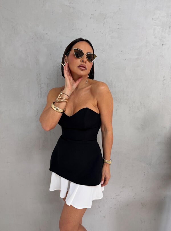 Mini korset crna haljina sa belom podsuknjom