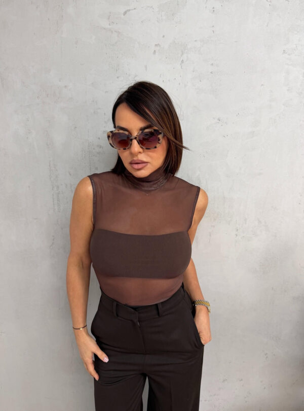 Braon polu-transparentna rolka bez rukava sa topom