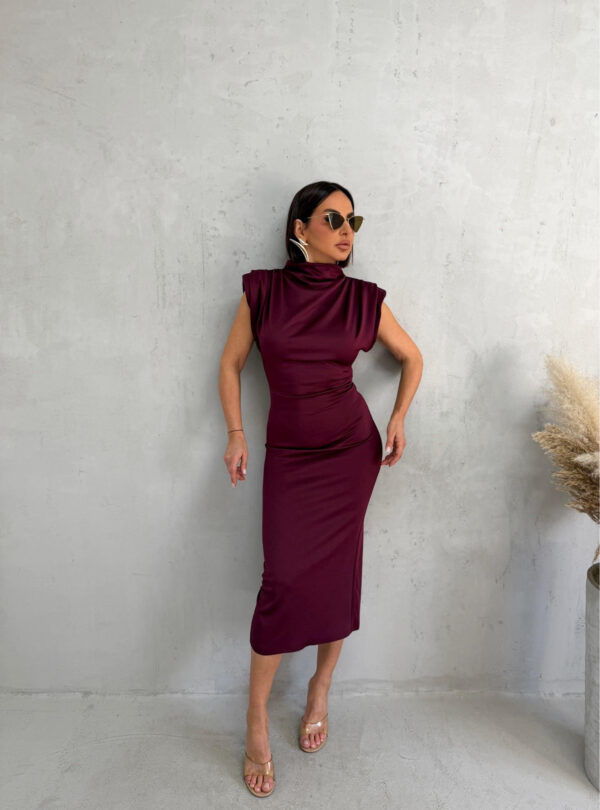 Midi bordo uska haljina sa naglašenim ramenima