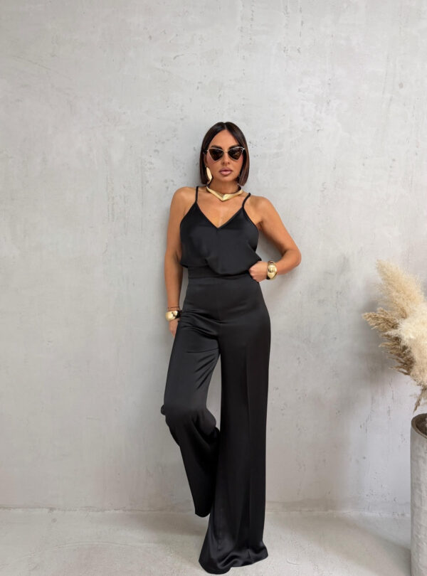 Crne satenske zvonaste pantalone visokog struka