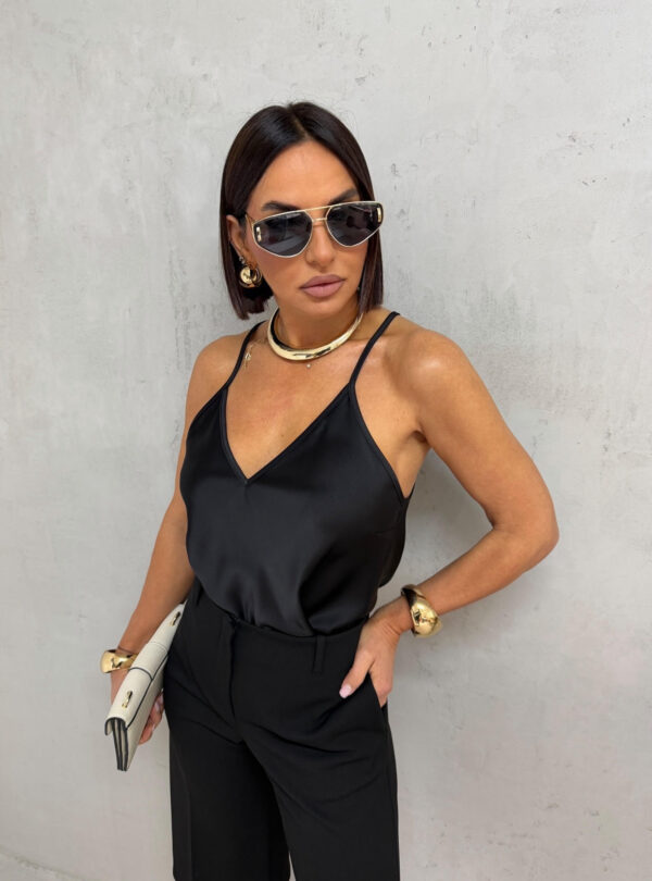 Basic crna satenska bluza na bretele