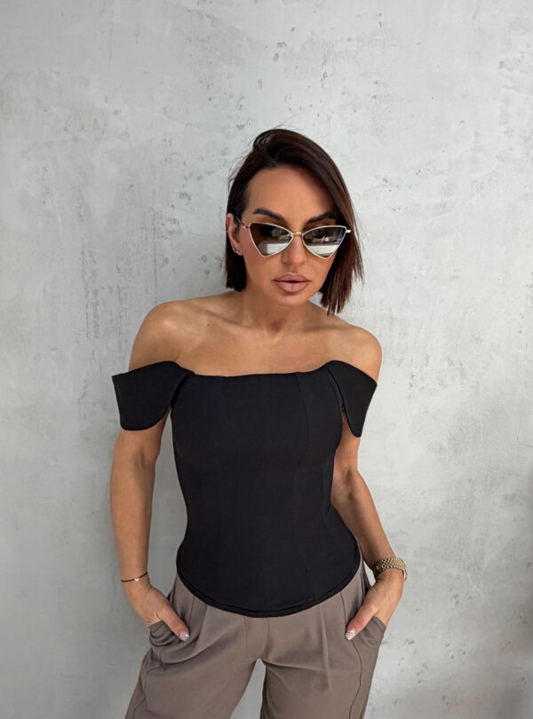 Crni korset ravnog dekoltea sa spuštenim bretelama