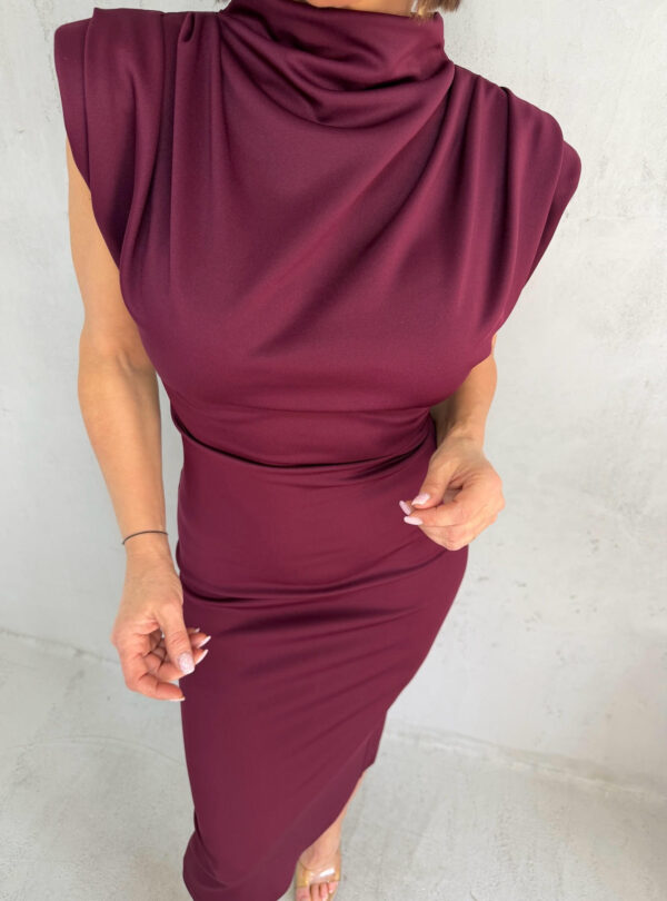 Midi bordo uska haljina sa naglašenim ramenima