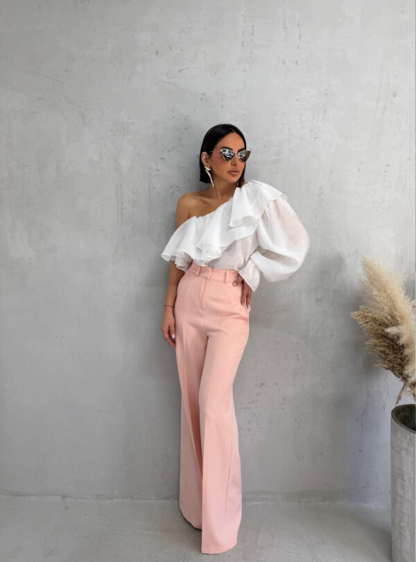 Zvonaste pastelno roze pantalone visokog struka kosih džepova sa skrivenim rajsferšlusom