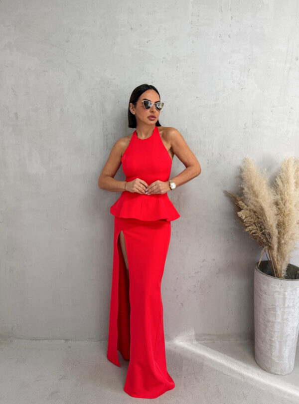Crveni komplet duge maxi uske suknje i peplum bluze