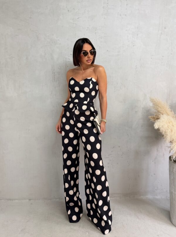 Crni tufnasti komplet peplum korseta i zvonastih pantalona visokog struka sa belim tufnama