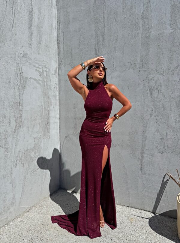 Bordo duga elegantna raskošna svetlucava haljina dubokog šlica sa visokom kragnom