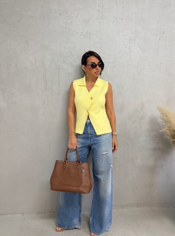 Žuti duži prsluk od trikotaže na kopčanje sa kragnom