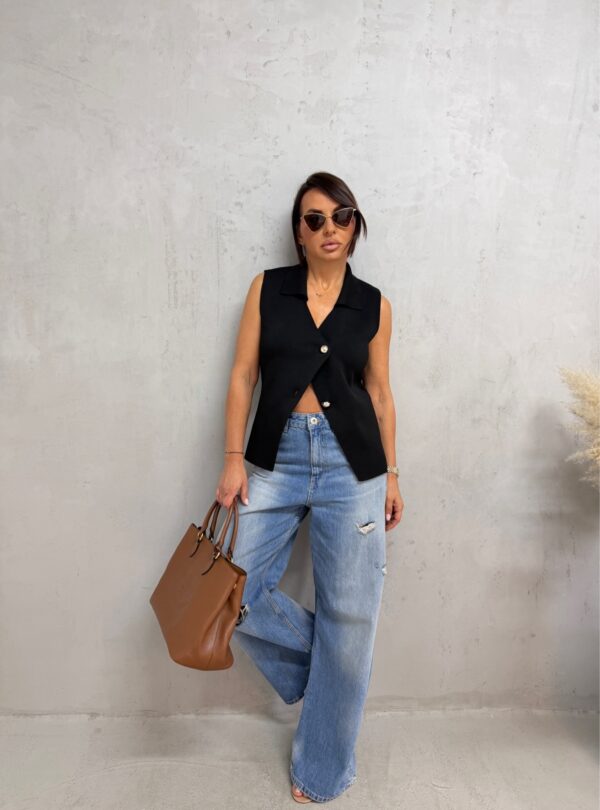 Crni duži prsluk od trikotaže na kopčanje sa kragnom