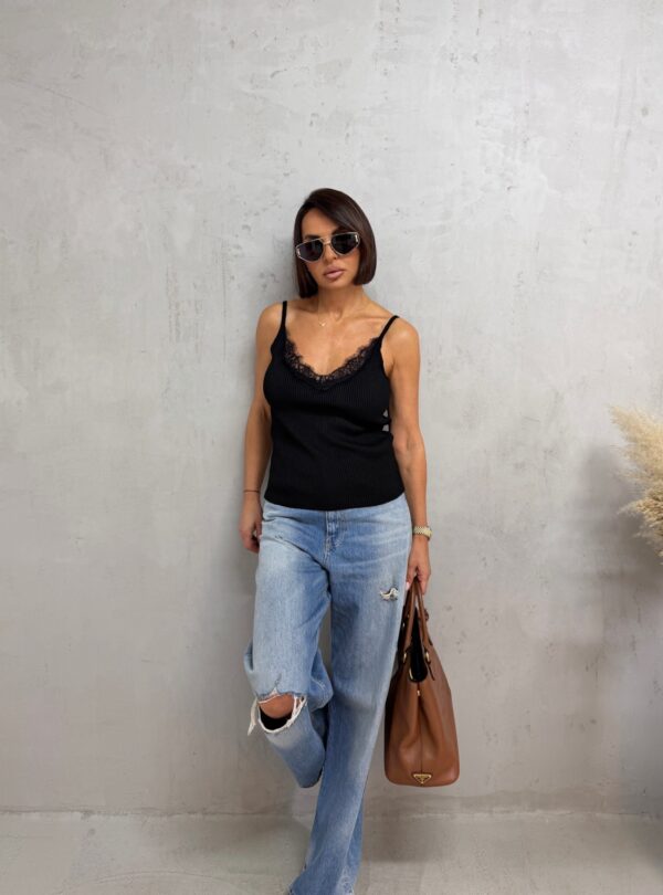 Basic crna majica na bretele od rebraste trikotaže sa čipkom