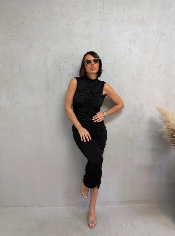 Uska crna midi nabrana haljina sa otvorenijim leđima
