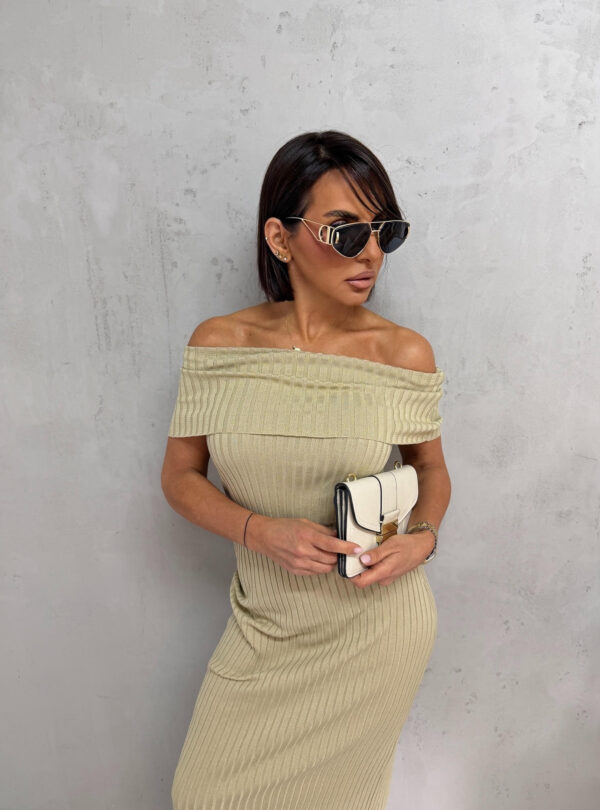 Basic bež zelena uska duga haljina od rebraste trikotaže sa spuštenim ramenima