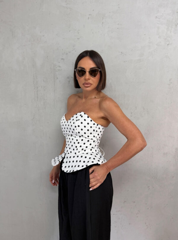 Beli polka dot peplum korset sa crnim tufnama srce dekoltea