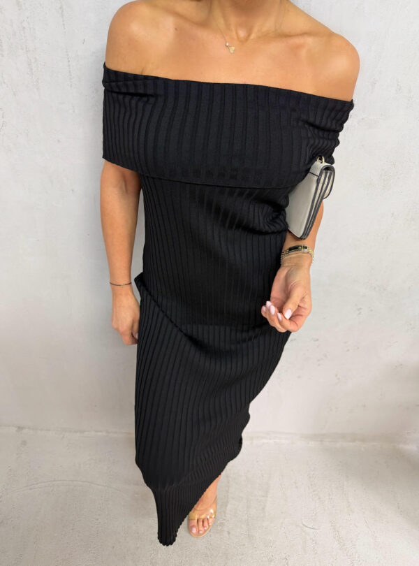 Basic crna uska duga haljina od rebraste trikotaže sa spuštenim ramenima
