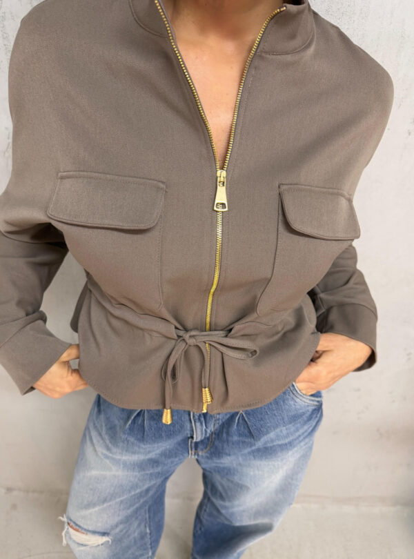 Strukirana trendi sivo zelena jaknica