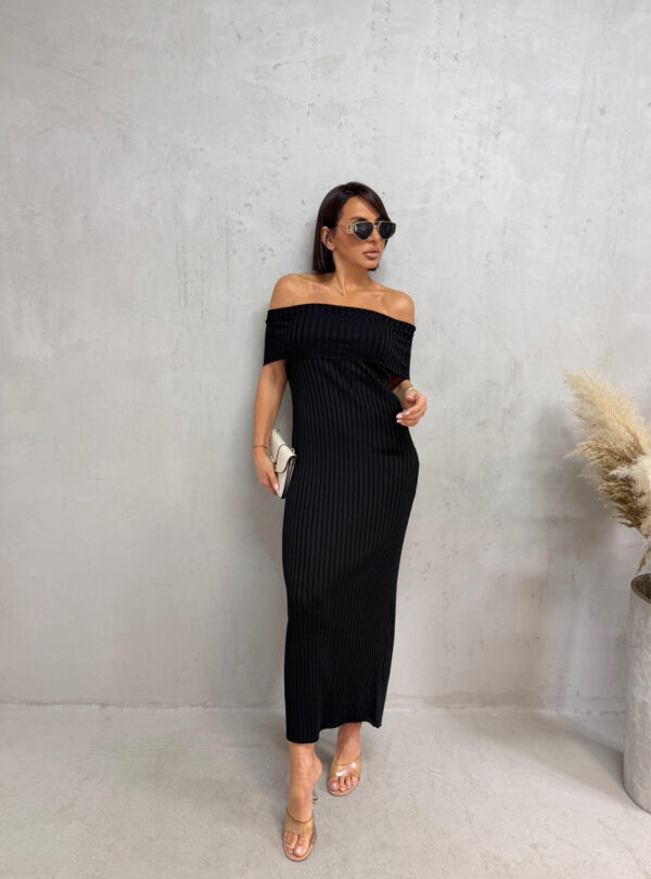 Basic crna uska duga haljina od rebraste trikotaže sa spuštenim ramenima