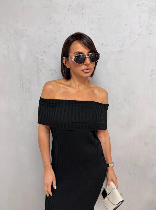 Basic crna uska duga haljina od rebraste trikotaže sa spuštenim ramenima