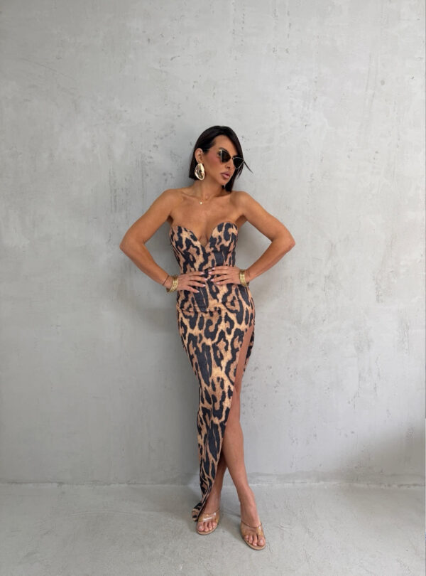 Elegantna asimetrična korset haljina srcolikog dekoltea, animal životinjskog printa i dubokog šlica