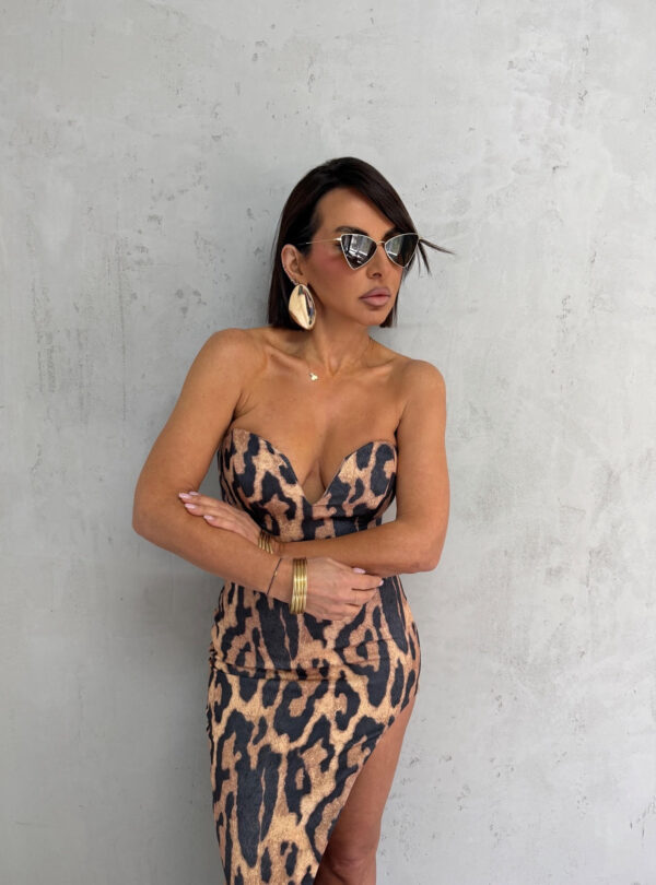 Elegantna asimetrična korset haljina srcolikog dekoltea, animal životinjskog printa i dubokog šlica