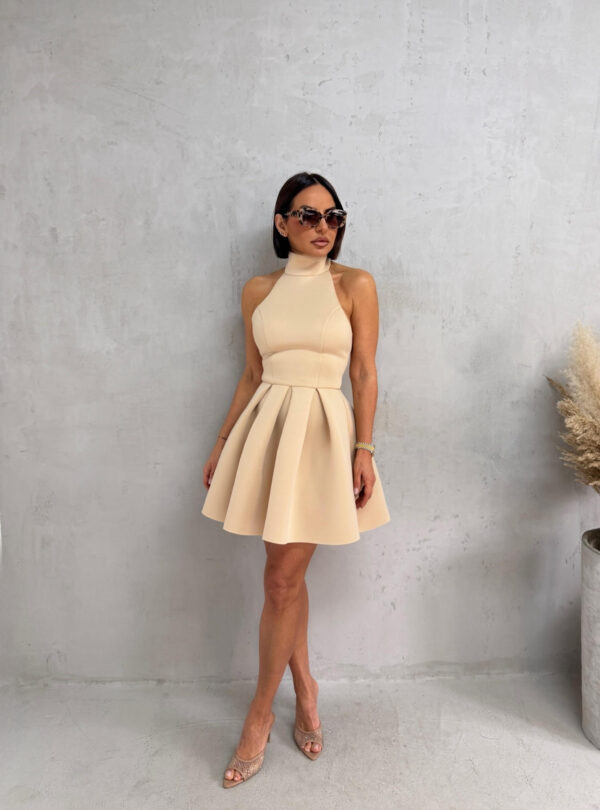 Mini bež elegantna haljina A kroja od čvrste skube sa rolka kragnom i otvorenim leđima
