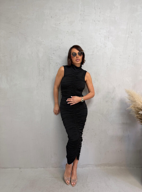 Uska crna midi nabrana haljina sa otvorenijim leđima