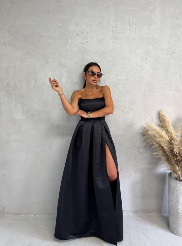 Duga elegantna crna satenska korset haljina A kroja sa dubokim šlicem, raskošnim faltama i džepovima