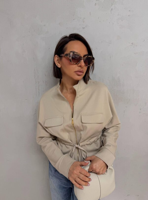 Strukirana trendi bež jaknica