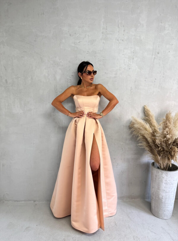 Duga elegantna bež satenska korset haljina A kroja sa dubokim šlicem, raskošnim faltama i džepovima