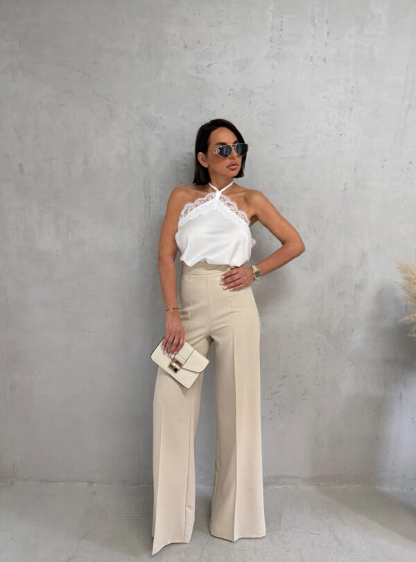 Bela elegantna bluza sa čipkom bez rukava sa halter dekolteom